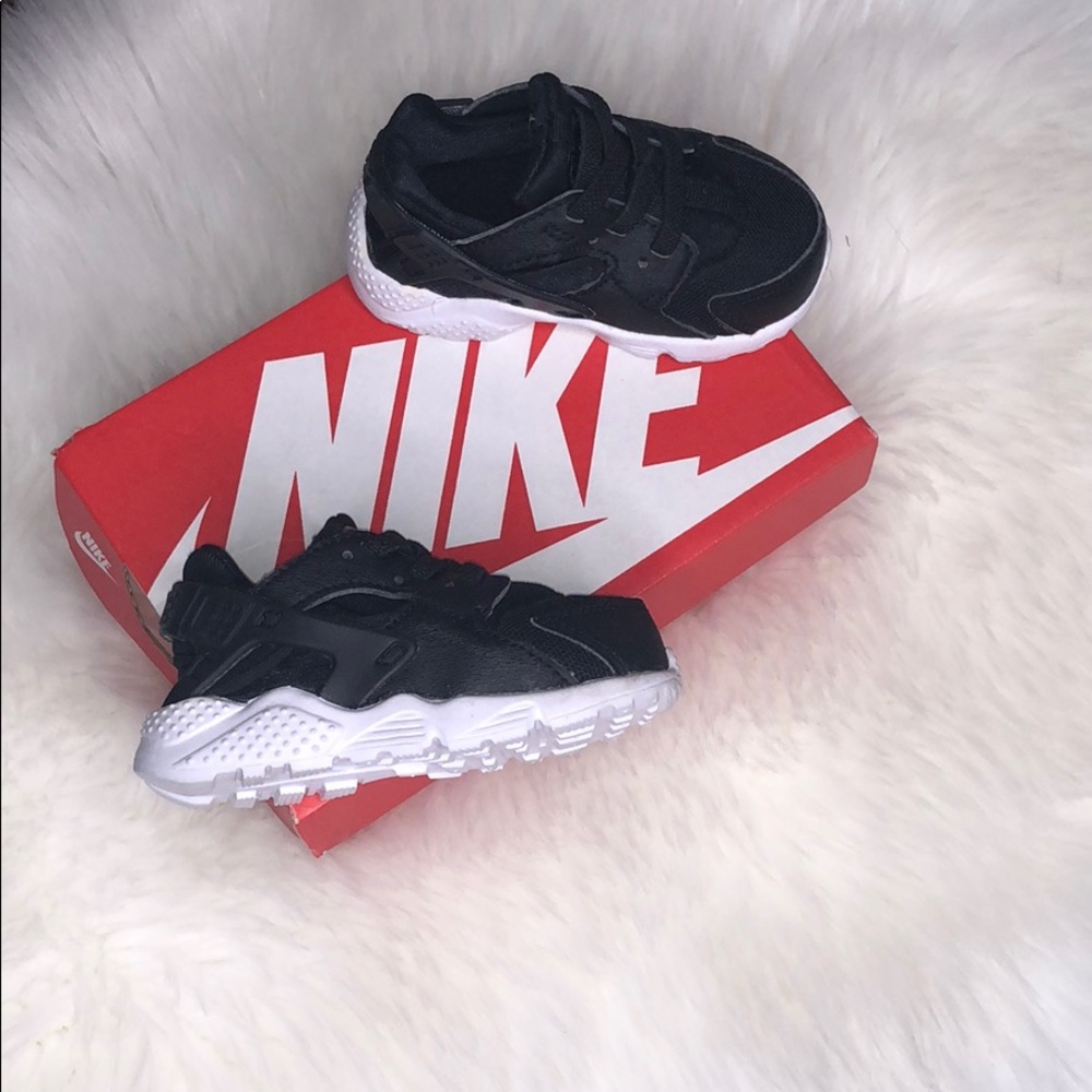 Black and white huaraches !NEW!